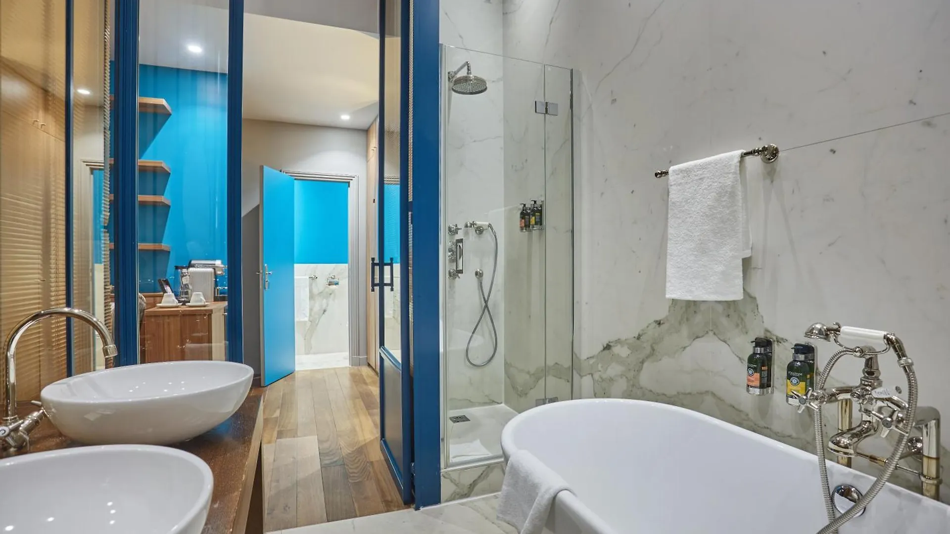 Отель Le Robinet D'or Canal Saint Martin 3*